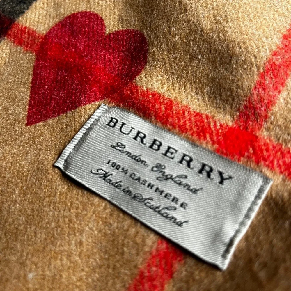 Burberry Cashmere Scarf Camel Check Red Heart Print‎ Made in Scotland Fringe